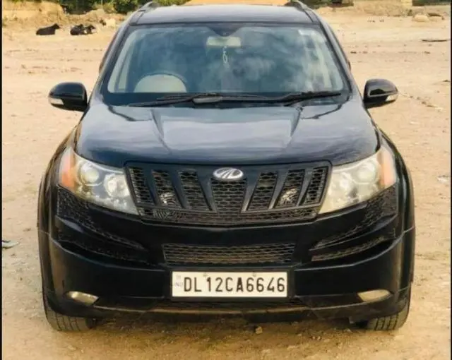 Mahindra XUV500 W6 2015