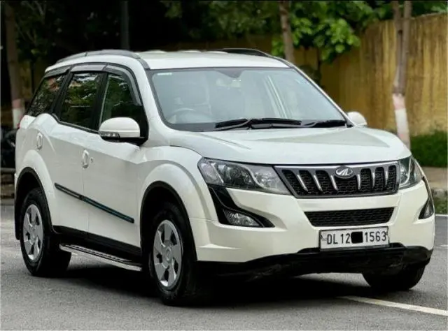 Mahindra XUV500 W6 2018