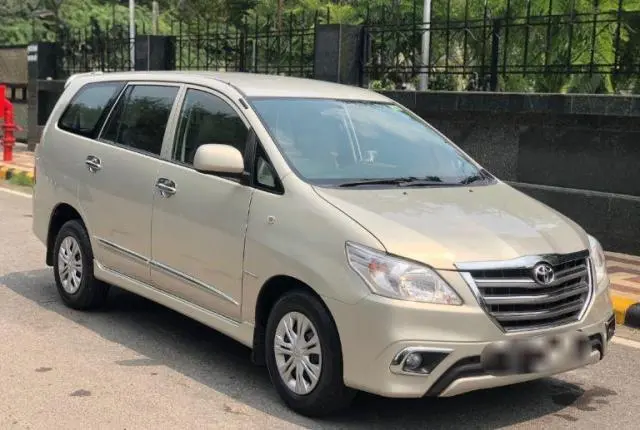 Toyota Innova 2.5 GX 7 STR BS III 2015