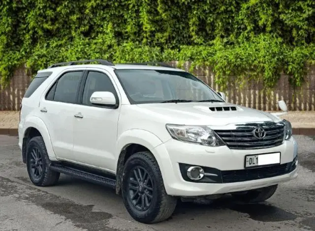 Toyota Fortuner 2.8 4x4 MT 2015