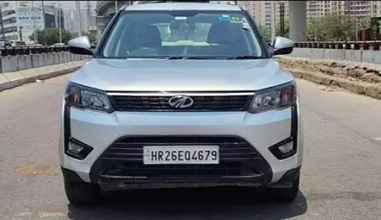 Mahindra XUV300 W8 Petrol 2021