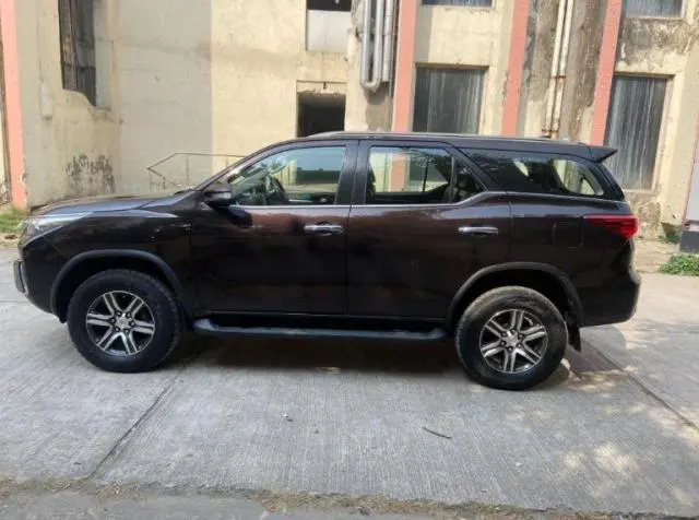 Toyota Fortuner 3.0 4x2 MT 2017