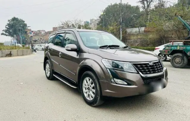 Mahindra XUV500 W11 2018