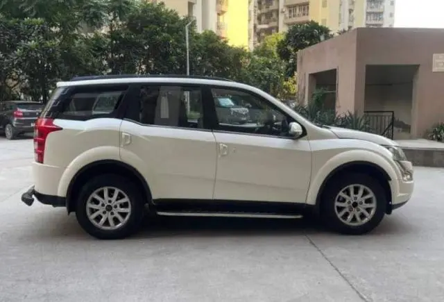 Mahindra XUV500 W10 AT 2016