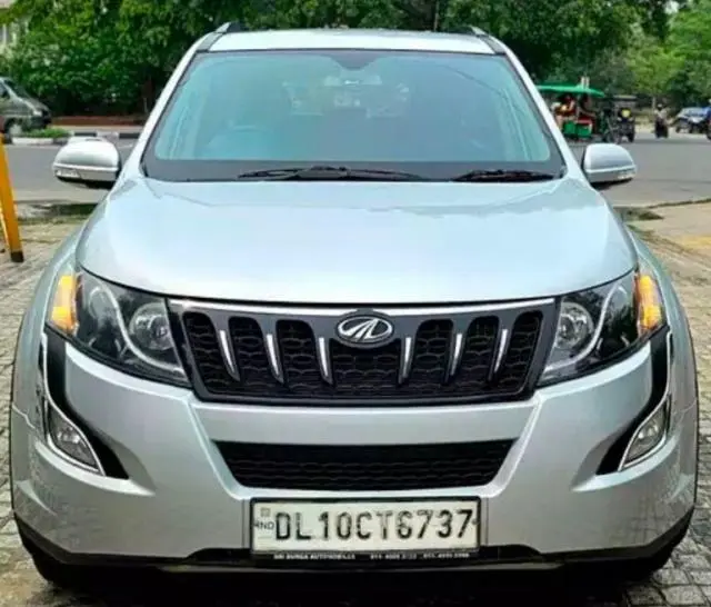 Mahindra XUV500 W6 AT 2016