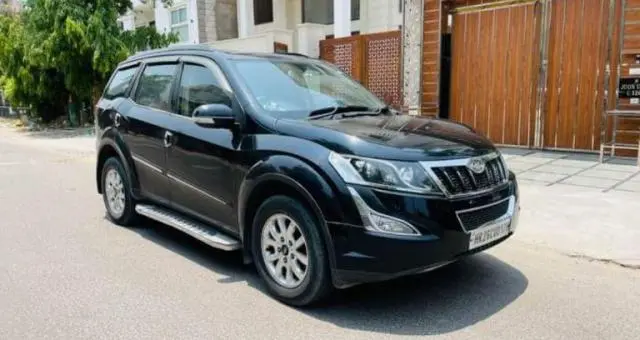 Mahindra XUV500 W10 2016