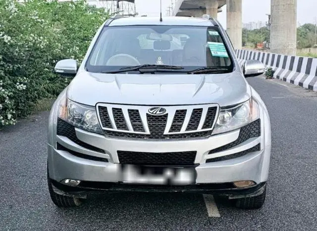 Mahindra XUV500 W4 2015