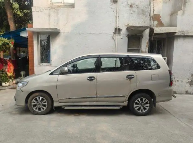 Toyota Innova 2.0 V 2015