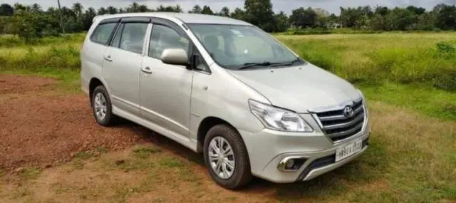 Toyota Innova 2.0 G 8 STR BS IV 2016