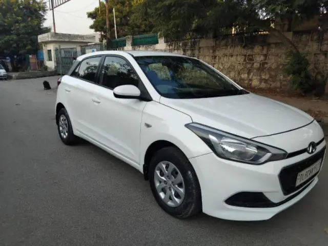Hyundai i20 Magna 1.2 (O) 2015