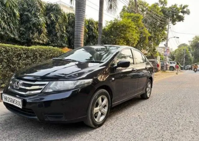 Honda City S i-VTEC 2013