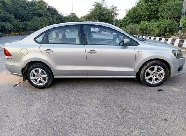 Volkswagen Vento 1.6L Highline 2013