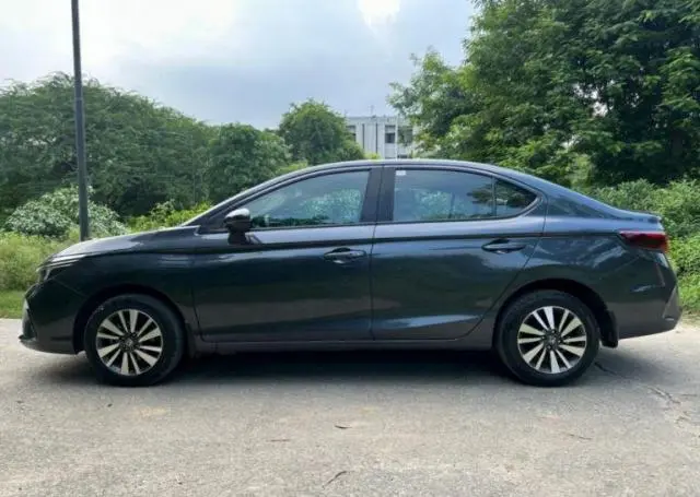 Honda City V i-VTEC 2023