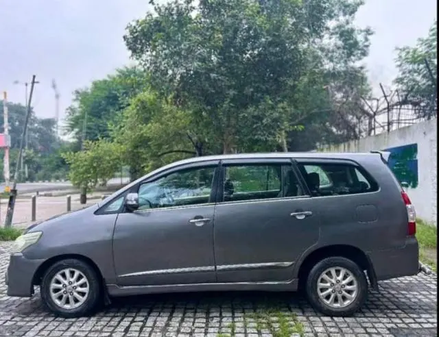 Toyota Innova 2.5 V 7 STR 2014