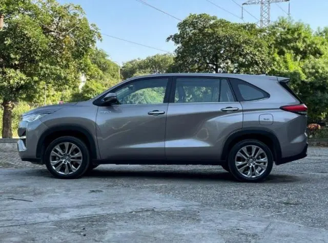 Toyota Innova Hycross ZX (O) Hybrid 7 STR 2024