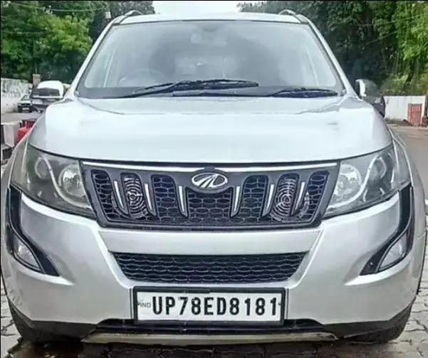 Mahindra XUV500 W6 2015
