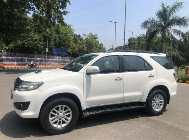 Toyota Fortuner 3.0 4x2 MT 2014