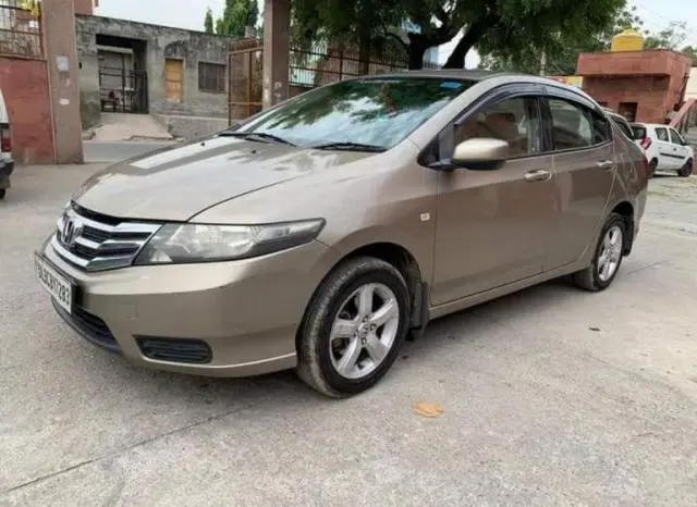 Honda City S i-VTEC 2012