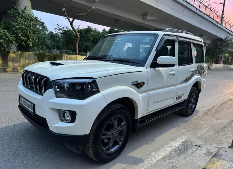 Mahindra Scorpio S6 Plus 2017