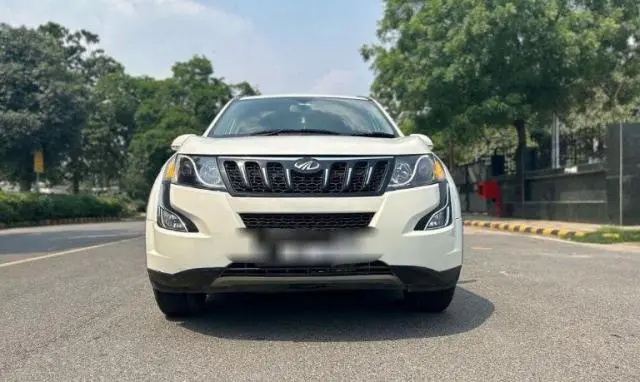 Mahindra XUV500 W10 2016