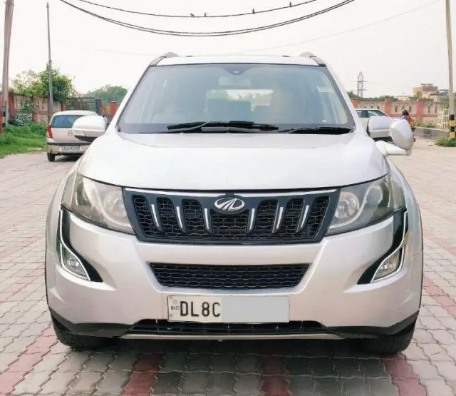 Mahindra XUV500 W10 AT 2017
