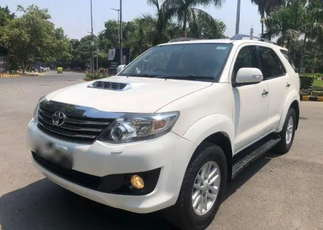 Toyota Fortuner 3.0 4x2 MT 2014