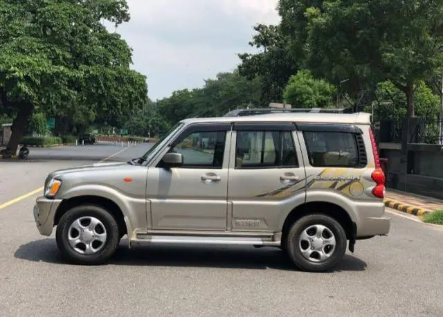Mahindra Scorpio SLE 7S BSIV 2013