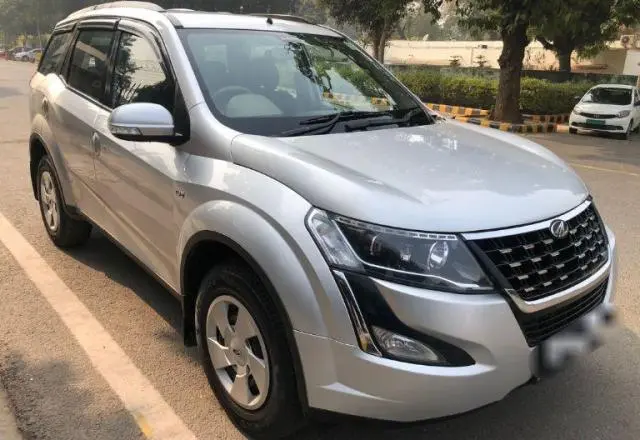 Mahindra XUV500 W4 2015