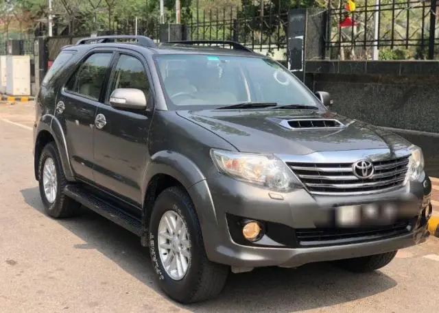 Toyota Fortuner 3.0 4x2 MT 2013