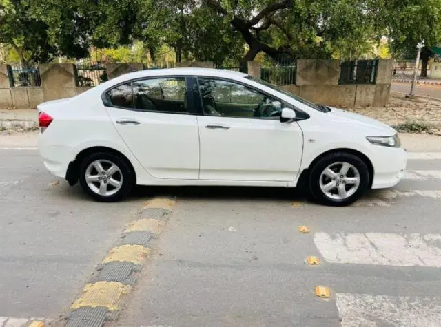 Honda City 1.5 V MT 2011