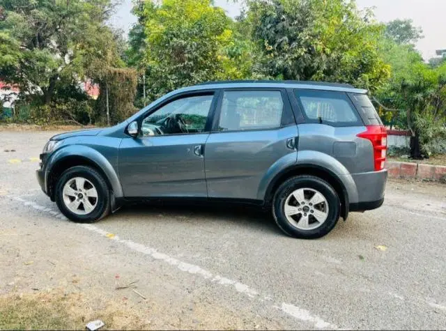 Mahindra XUV500 W8 2015