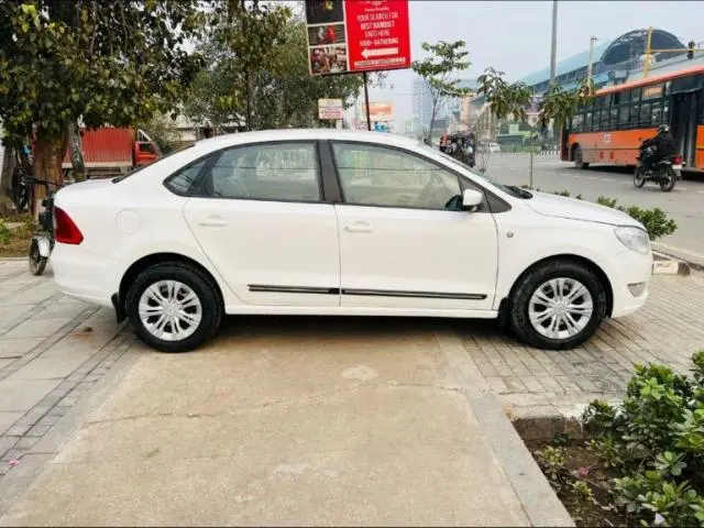 Skoda Rapid AMBITION 1.6 TDI CR MT 2015