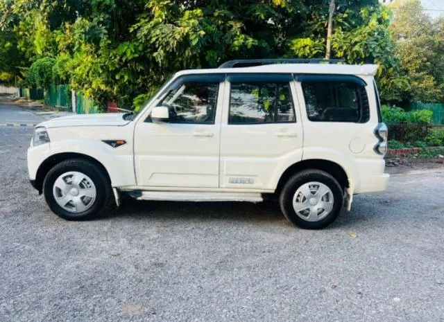 Mahindra Scorpio S4 Plus 2015