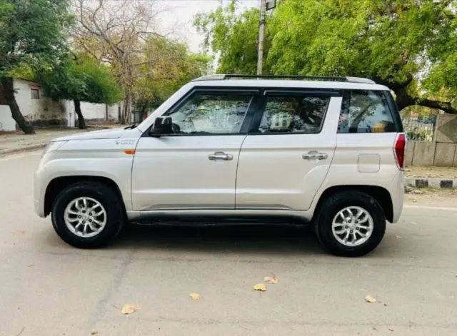 Mahindra TUV300 T8 2015