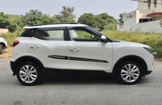 Mahindra XUV300 W8 Petrol 2021