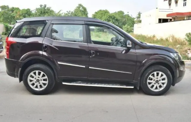 Mahindra XUV500 W10 AT 2017