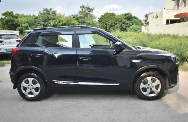 Mahindra XUV300 W6 Petrol 2023