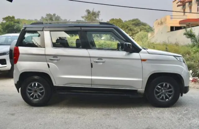 Mahindra TUV300 T10 AMT 2018