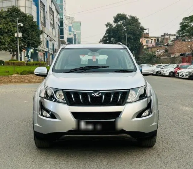 Mahindra XUV500 W10 2017