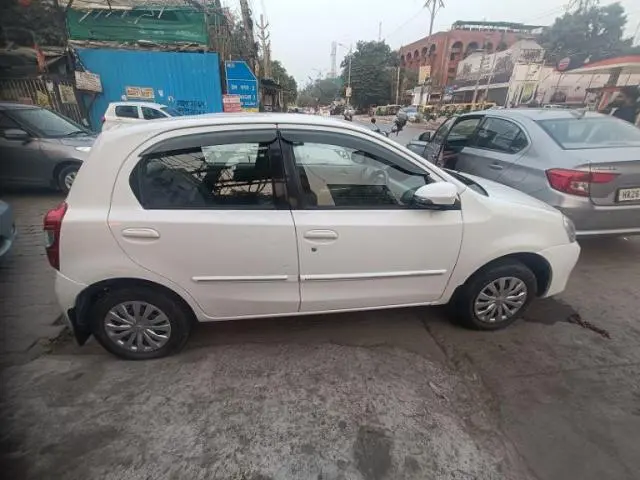 Toyota Etios Liva V 2016