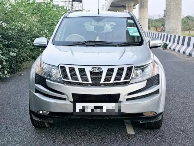 Mahindra XUV500 W4 2015