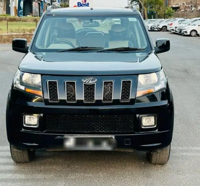 Mahindra TUV300 T10 2018