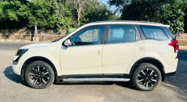 Mahindra XUV500 W11 2019