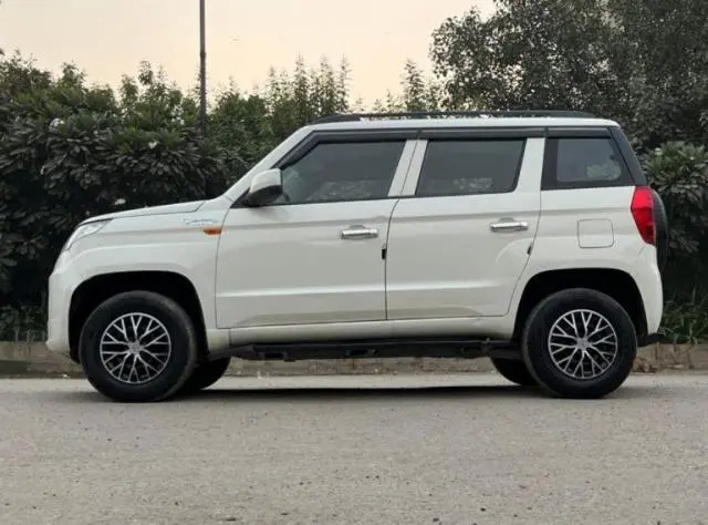 Mahindra TUV300 T6 Plus 2016