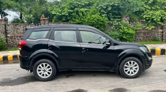 Mahindra XUV500 W9 2019