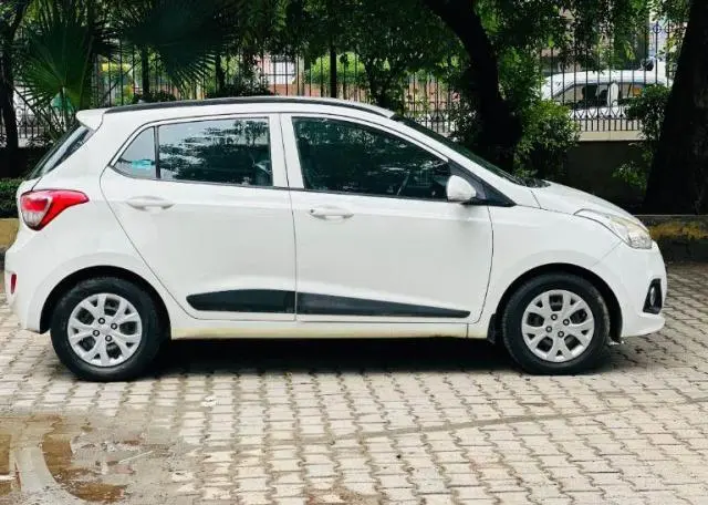 Hyundai Grand i10 Sportz 1.1 CRDi 2015