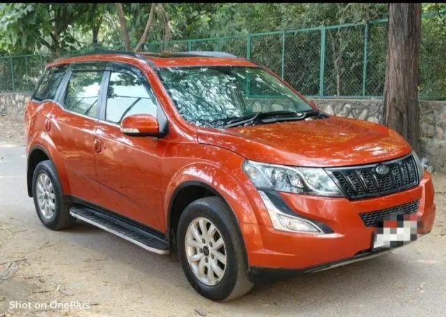 Mahindra XUV500 W10 2015