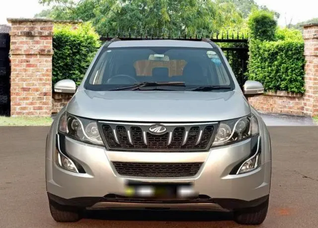 Mahindra XUV500 W6 AT 2016
