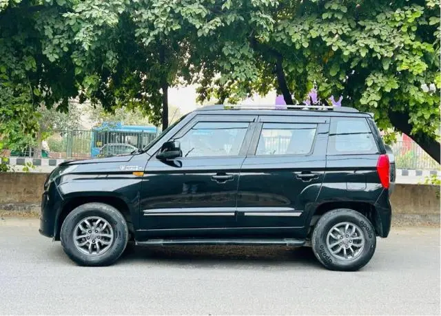 Mahindra TUV300 T10 2018