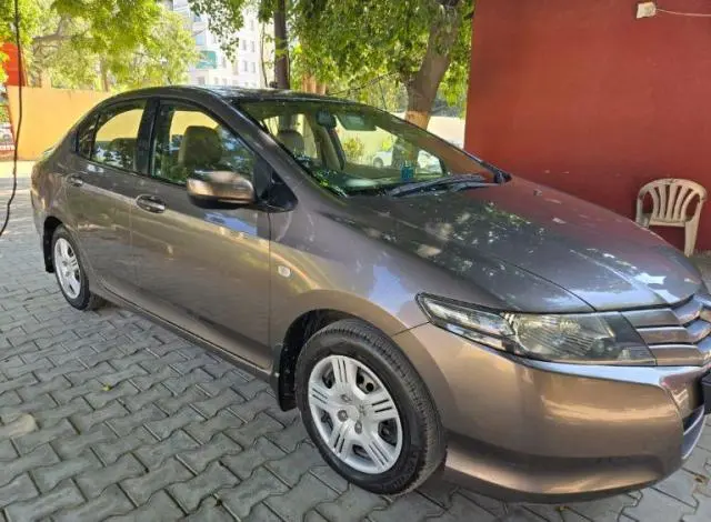 Honda City S i-VTEC 2010